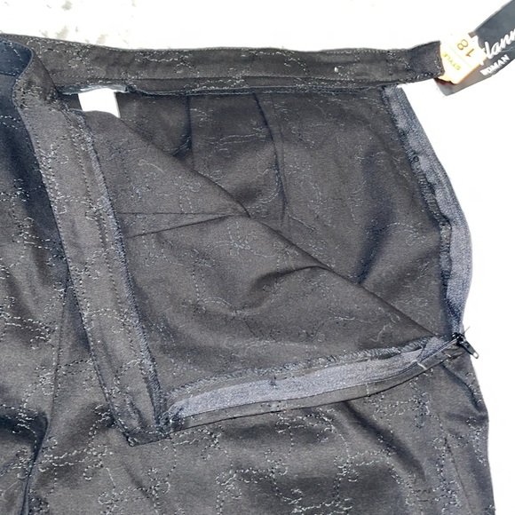 NWT Alanni Woman Straight Leg Black Embroidered Trousers. Size 18.  Side zipper - Picture 12 of 13